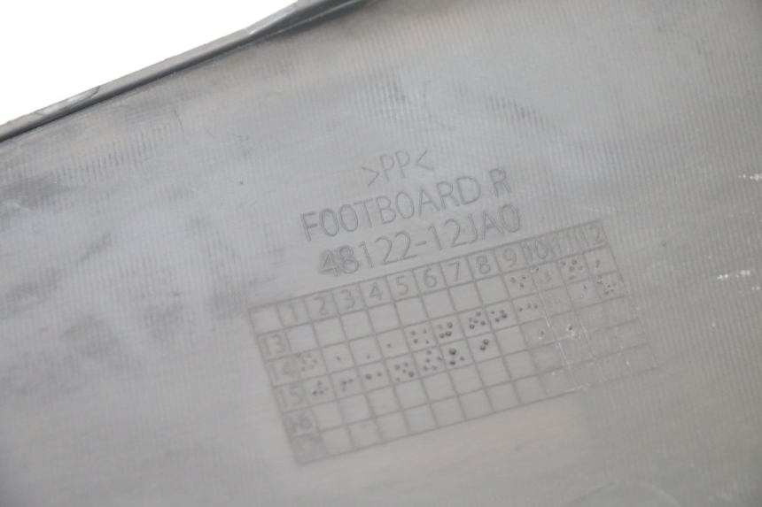 photo de PODNÓŻEK PRAWY SUZUKI BURGMAN 125 (2015 - 2017) - Punkty mocowania