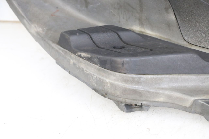 photo de PODNÓŻEK PRAWY PIAGGIO X9 125 (2000 - 2003) - Widok ogólny