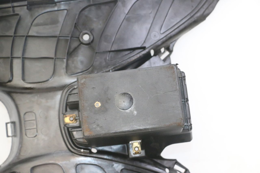 photo de STOPIEŃ PODNÓŻEK PEUGEOT ELYSEO 125 (1999 - 2004) - Szczegóły charakterystyczne