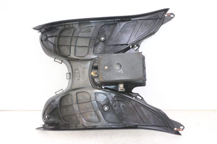 photo de STOPIEŃ PODNÓŻEK PEUGEOT ELYSEO 125 (1999 - 2004) - Struktura - zbliżenie