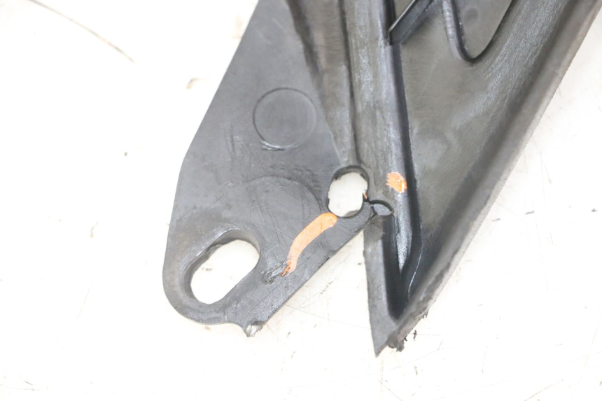 photo de STOPIEŃ PODNÓŻEK PEUGEOT ELYSEO 125 (1999 - 2004) - Zbliżenie techniczne