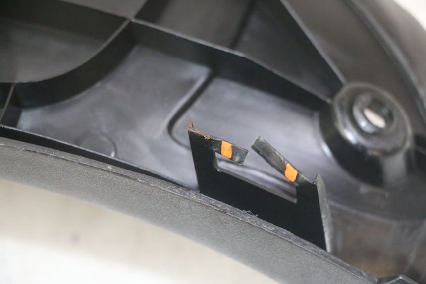 photo de STOPIEŃ PODNÓŻEK PEUGEOT ELYSEO 125 (1999 - 2004) - Punkty mocowania