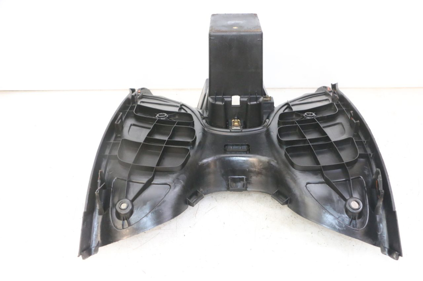 photo de STOPIEŃ PODNÓŻEK PEUGEOT ELYSEO 125 (1999 - 2004) - Stan powierzchni