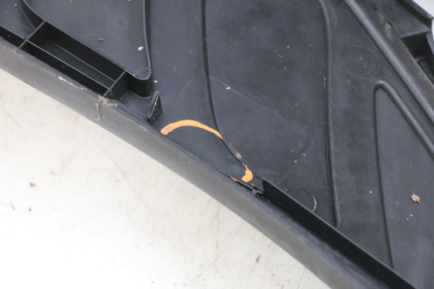 photo de STOPIEŃ PODNÓŻEK PEUGEOT ELYSEO 125 (1999 - 2004) - Szczegóły charakterystyczne