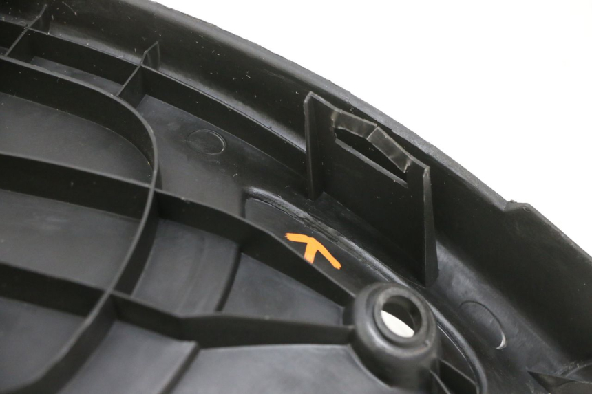 photo de STOPIEŃ PODNÓŻEK PEUGEOT ELYSEO 125 (1999 - 2004) - Struktura - zbliżenie