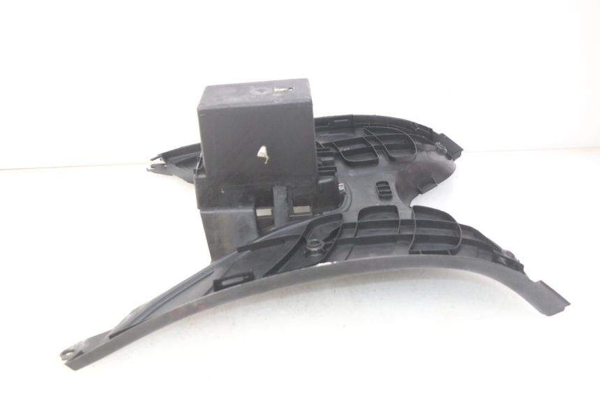 photo de STOPIEŃ PODNÓŻEK PEUGEOT ELYSTAR 50 (2002 - 2014) - Stan powierzchni