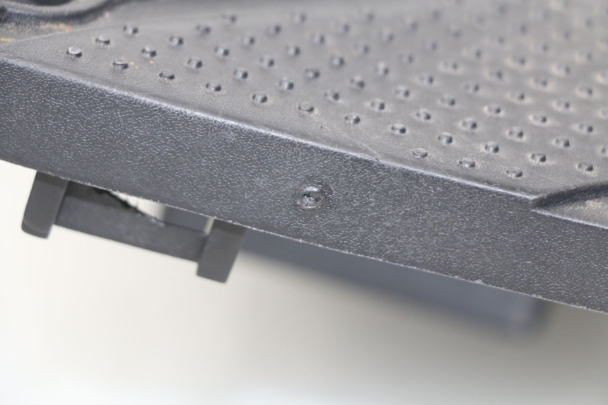 photo de STOPIEŃ PODNÓŻEK SYM FIDDLE 2 50 (2008 - 2013) - Stan powierzchni