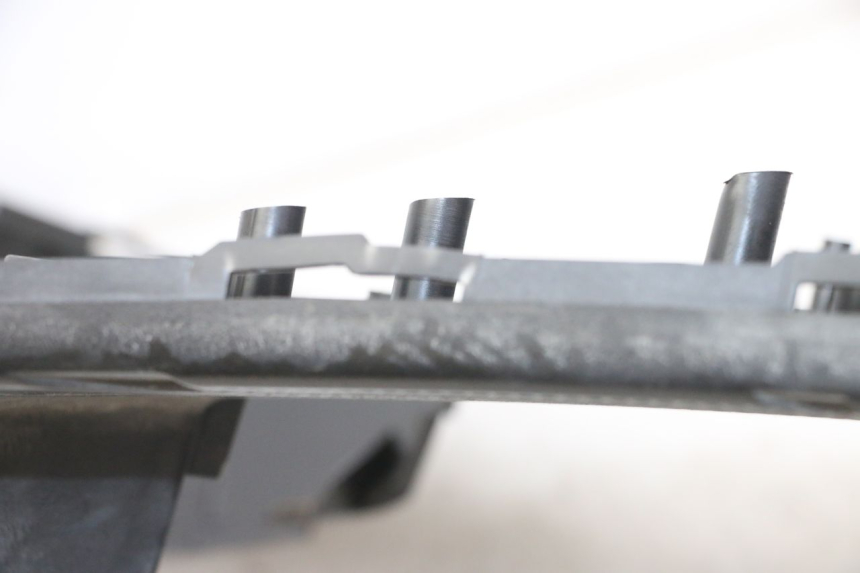 photo de STOPIEŃ PODNÓŻEK MBK FLAME X 125 (2007 - 2016) - Zoom stanu zużycia