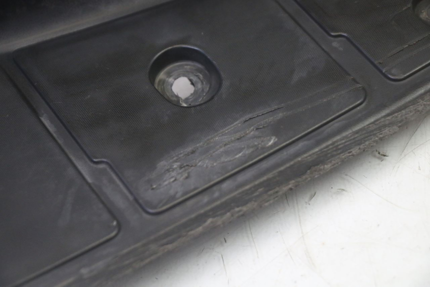 photo de LEWE PODNÓŻEK SUZUKI BURGMAN 125 (2007 - 2014) - Szczegół części