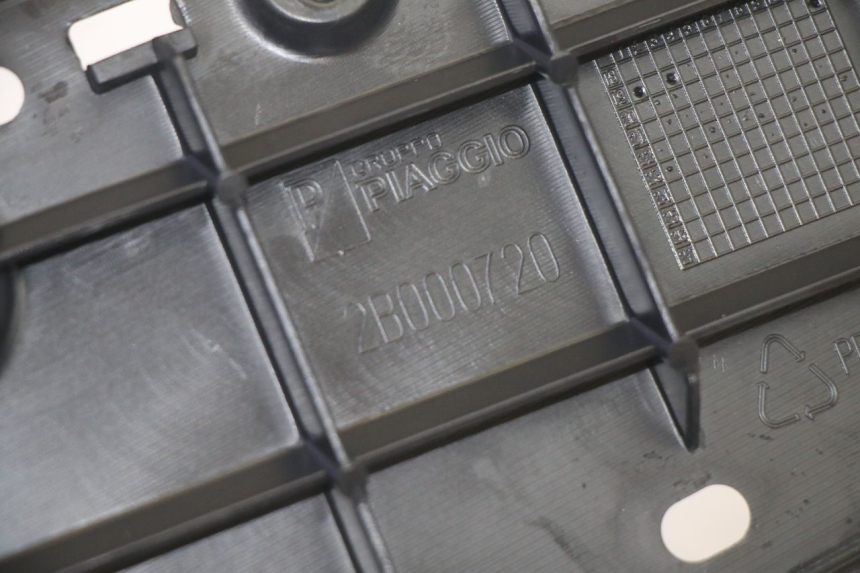 photo de LEWE PODNÓŻEK PIAGGIO MP3 HPE 350 (2018 - 2020) - Punkty mocowania