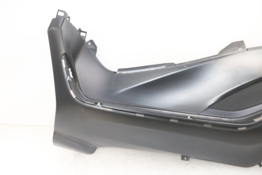 photo de LEWE PODNÓŻEK PIAGGIO MP3 HPE 300 (2019 - 2026) - Zbliżenie komponentów