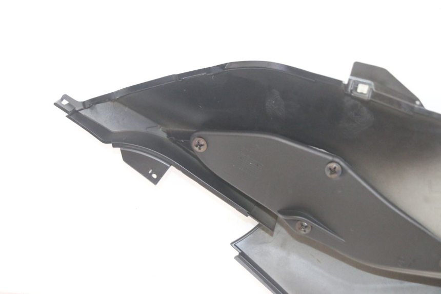 photo de LEWE PODNÓŻEK PIAGGIO MP3 HPE 300 (2019 - 2026) - Zbliżenie techniczne