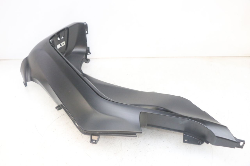 photo de LEWE PODNÓŻEK PIAGGIO MP3 HPE 300 (2019 - 2026) - Oznaczenia i referencje