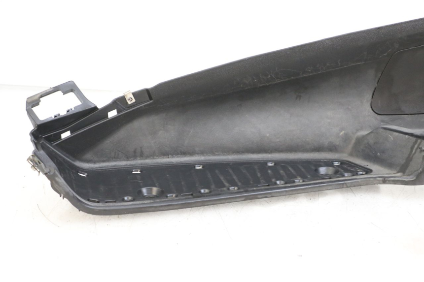 photo de LEWE PODNÓŻEK PIAGGIO MP3 125 (2006 - 2014) - Zbliżenie techniczne