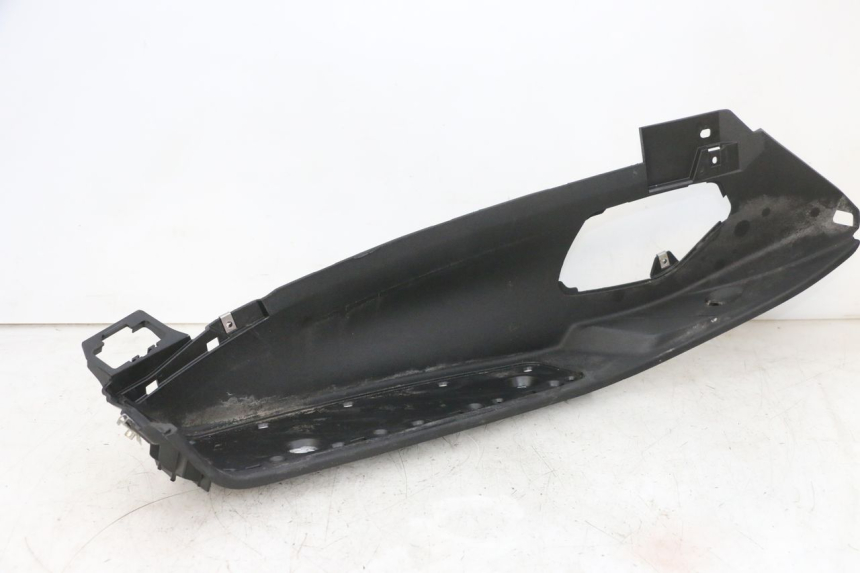 photo de LEWE PODNÓŻEK PIAGGIO MP3 500 (2016 - 2018) - Szczegóły charakterystyczne