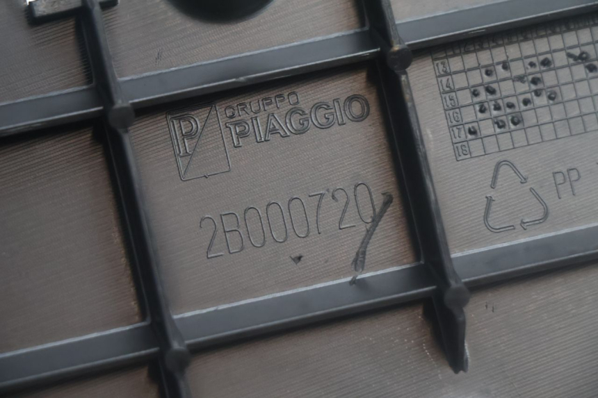 photo de LEWE PODNÓŻEK PIAGGIO MP3 500 (2016 - 2018) - Punkty mocowania