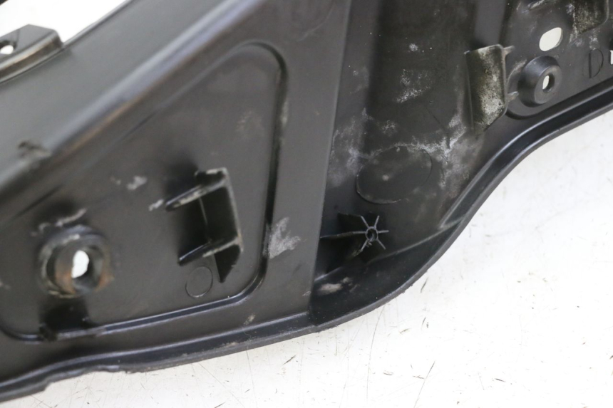 photo de LEWE PODNÓŻEK PIAGGIO X8 125 (2004 - 2007) - Zbliżenie techniczne