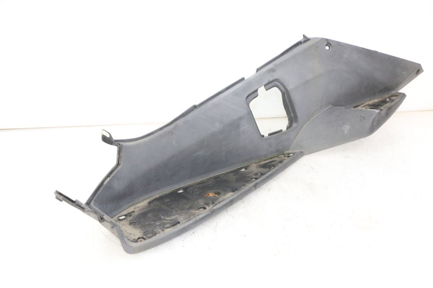 photo de LEWE PODNÓŻEK PEUGEOT SATELIS 250 (2006 - 2012) - Stan powierzchni