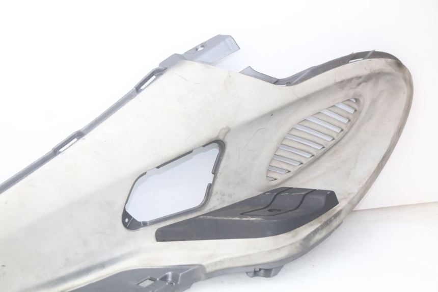 photo de LEWE PODNÓŻEK PIAGGIO X9 EVOLUTION 250 (2003 - 2007) - Stan powierzchni