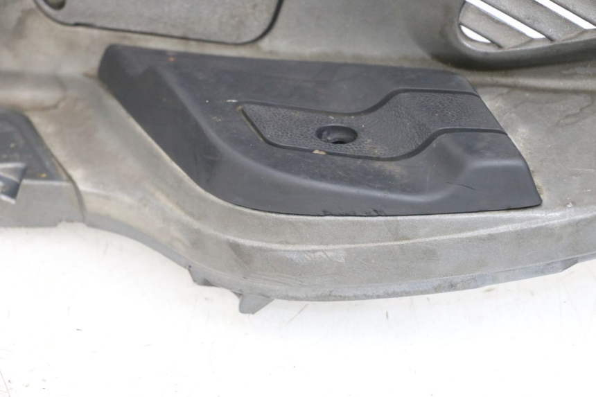 photo de LEWE PODNÓŻEK PIAGGIO X9 125 (2000 - 2003) - Zbliżenie techniczne