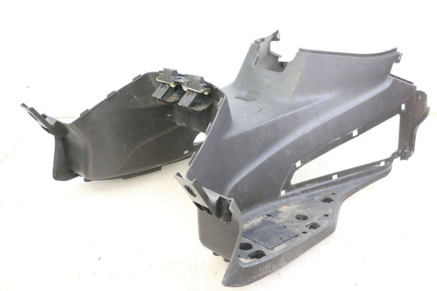 photo de STOPIEŃ PODNÓŻEK SYM JOYMAX 125 (2010 - 2017) - Szczegóły charakterystyczne