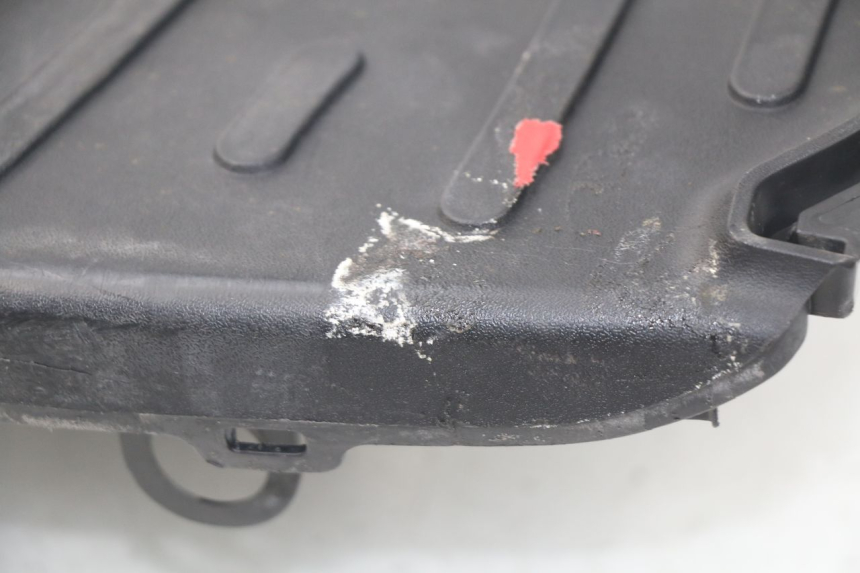 photo de STOPIEŃ PODNÓŻEK PEUGEOT KISBEE 2T 50 (2010 - 2017) - Zbliżenie komponentów