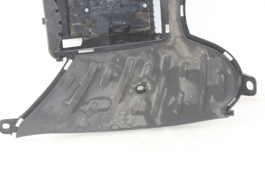 photo de STOPIEŃ PODNÓŻEK PEUGEOT KISBEE 2T 50 (2010 - 2017) - Stan powierzchni