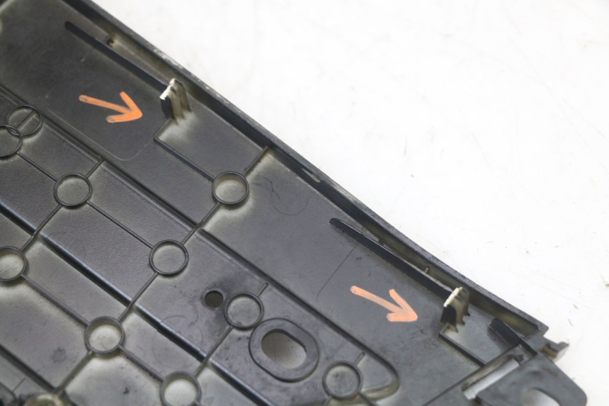 photo de STOPIEŃ PODNÓŻEK PEUGEOT DJANGO 125 (2014 - 2017) - Szczegóły charakterystyczne