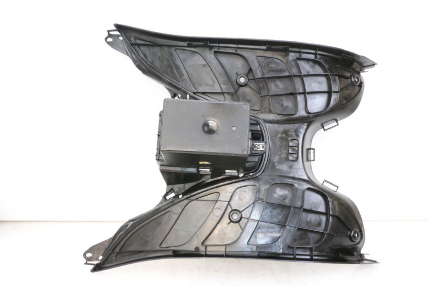 photo de STOPIEŃ PODNÓŻEK PEUGEOT ELYSTAR 50 (2002 - 2014) - Inny kąt widzenia