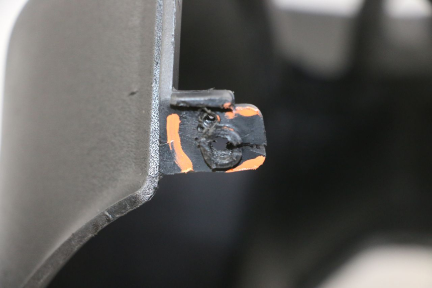 photo de STOPIEŃ PODNÓŻEK PEUGEOT LUDIX 50 (2005 - 2007) - Zbliżenie komponentów