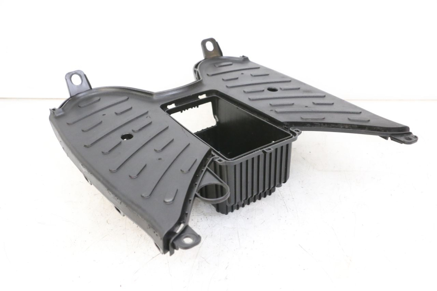 photo de STOPIEŃ PODNÓŻEK PEUGEOT STREETZONE 4T 50 (2018 - 2023) - Inny kąt widzenia