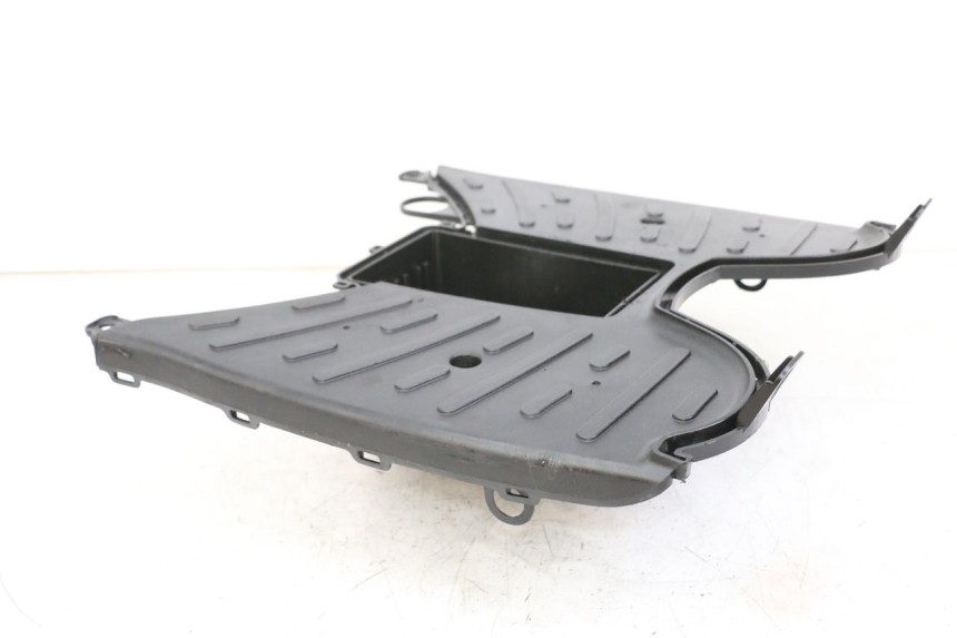 photo de STOPIEŃ PODNÓŻEK PEUGEOT STREETZONE 4T 50 (2018 - 2023) - Zbliżenie techniczne