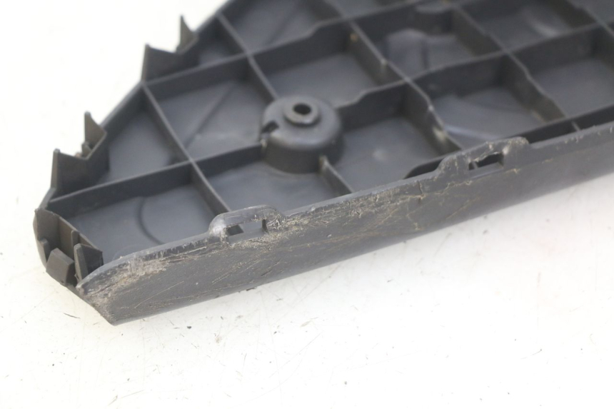 photo de STOPIEŃ PODNÓŻEK SUZUKI SIXTEEN 125 (2008 - 2010) - Szczegół części