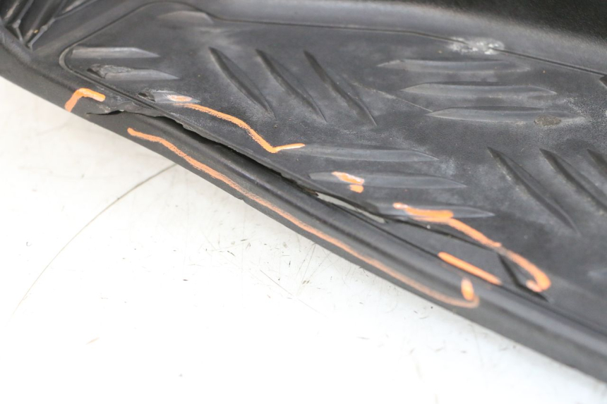 photo de STOPIEŃ PODNÓŻEK PEUGEOT SPEEDFIGHT 4 4T EFI 50 (2021 - 2025) - Kontrola wizualna