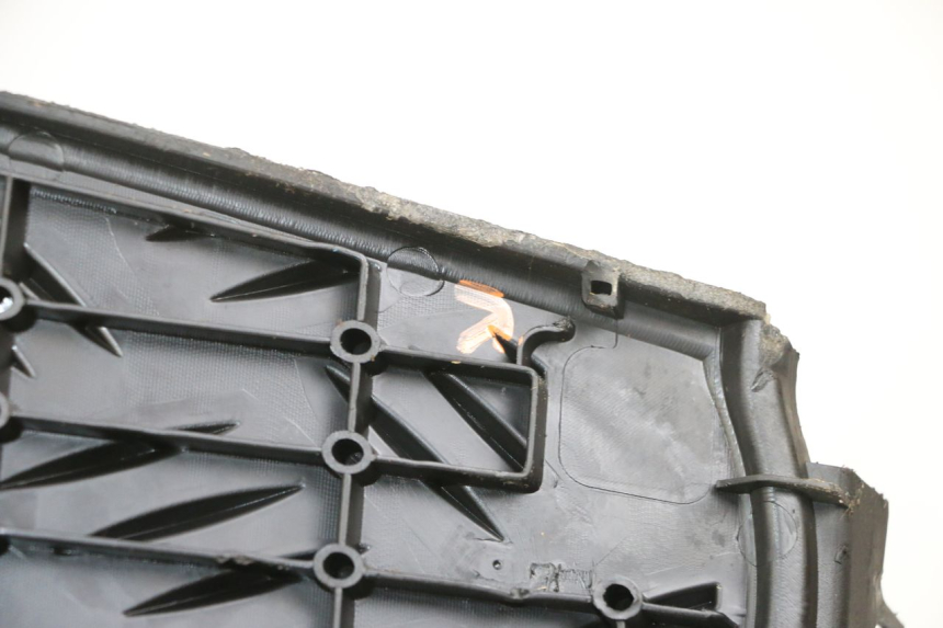 photo de STOPIEŃ PODNÓŻEK PEUGEOT SPEEDFIGHT 4 4T EFI 50 (2021 - 2025) - Stan powierzchni