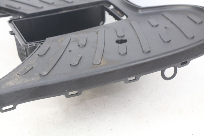 photo de STOPIEŃ PODNÓŻEK PEUGEOT STREETZONE 4T 50 (2018 - 2023) - Zbliżenie techniczne