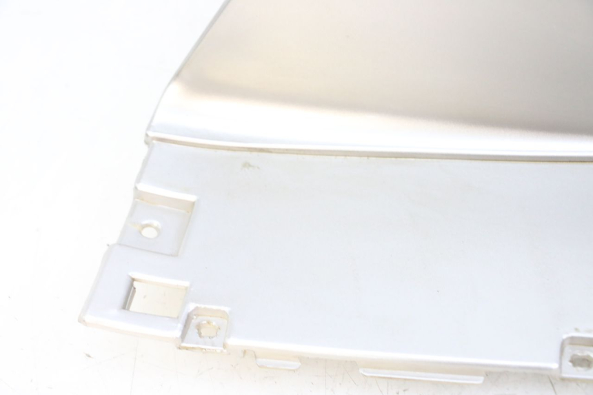 photo de STOPIEŃ PODNÓŻEK PIAGGIO SUPER LX 125 (2000 - 2003) - Struktura - zbliżenie