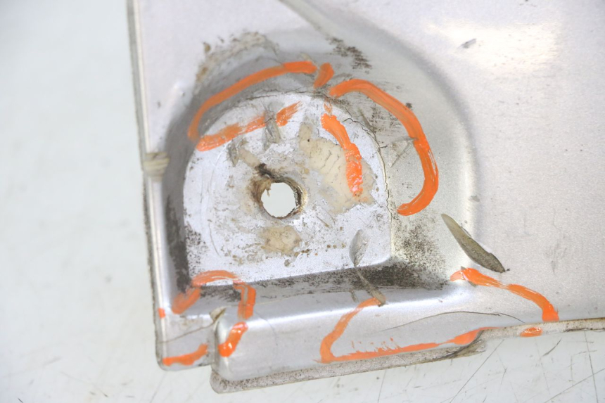 photo de STOPIEŃ PODNÓŻEK PIAGGIO SUPER LX 125 (2000 - 2003) - Stan powierzchni