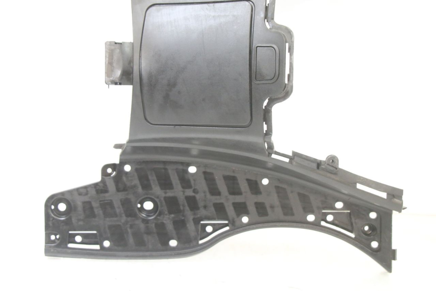 photo de STOPIEŃ PODNÓŻEK SUZUKI BURGMAN 125 (2015 - 2017) - Zbliżenie techniczne