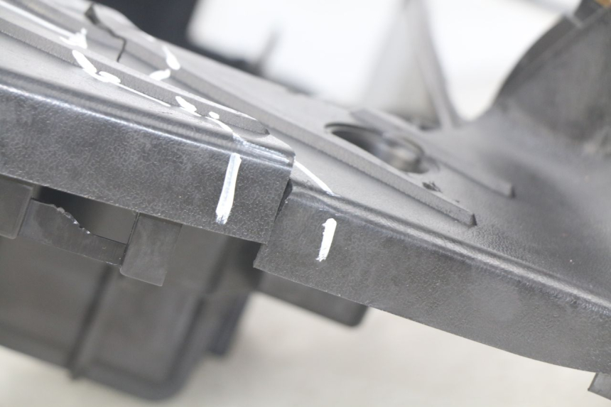 photo de STOPIEŃ PODNÓŻEK PEUGEOT TWEET ACTIVE 4T 50 (2018 - 2022) - Stan powierzchni