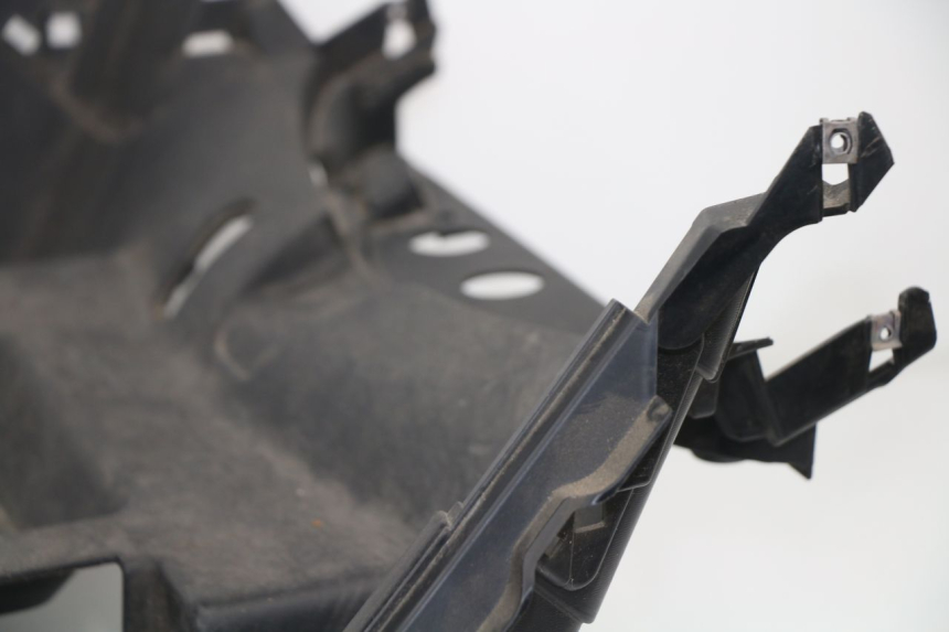 photo de STOPIEŃ PODNÓŻEK RENAULT TWIZY 45 (2012 - 2019) - Zbliżenie techniczne