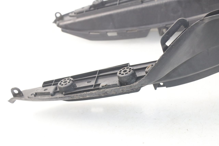 photo de STOPIEŃ PODNÓŻEK SUZUKI UC EPICURO 125 (1999 - 2003) - Zbliżenie techniczne