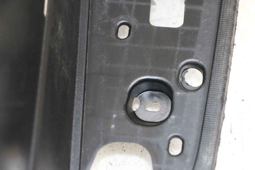 photo de STOPIEŃ PODNÓŻEK YAMAHA XMAX X-MAX 125 (2006 - 2009) - Szczegół części