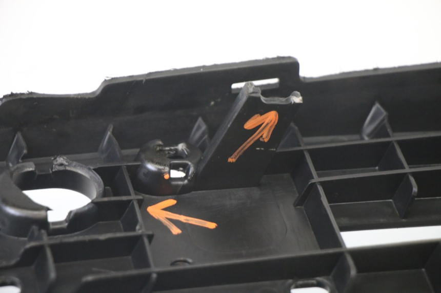 photo de STOPIEŃ PODNÓŻEK YAMAHA X-MAX XMAX 125 (2010 - 2013) - Stan powierzchni