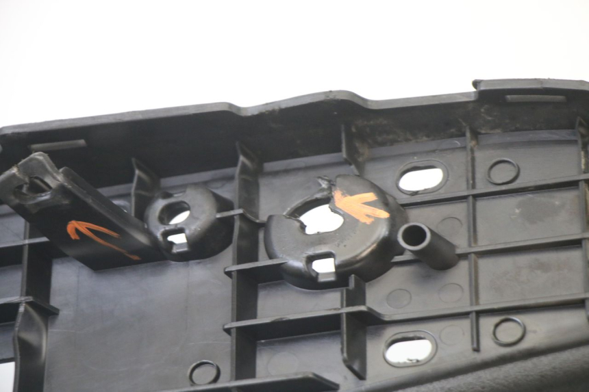 photo de STOPIEŃ PODNÓŻEK YAMAHA X-MAX XMAX 125 (2010 - 2013) - Oznaczenia i referencje