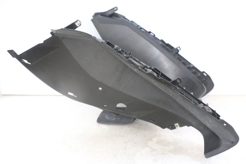 photo de STOPIEŃ PODNÓŻEK YAMAHA X-MAX XMAX 125 (2010 - 2013) - Inny kąt widzenia