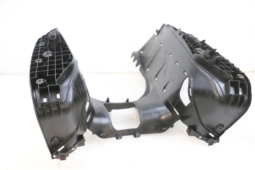 photo de STOPIEŃ PODNÓŻEK YAMAHA XMAX X-MAX 125 (2006 - 2009) - Zbliżenie techniczne