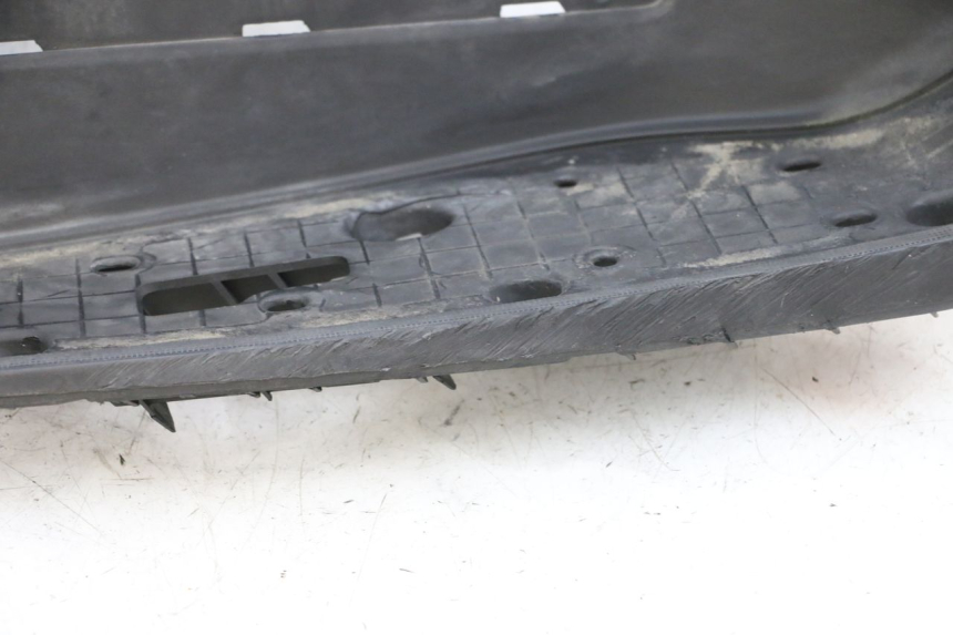 photo de STOPIEŃ PODNÓŻEK YAMAHA XMAX X-MAX 125 (2006 - 2009) - Stan powierzchni