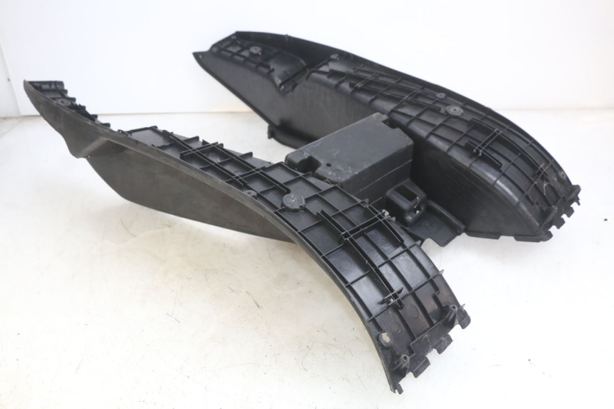 photo de STOPIEŃ PODNÓŻEK YAMAHA YP MAJESTY 125 (1998 - 2001) - Zbliżenie techniczne