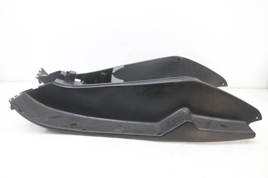 photo de STOPIEŃ PODNÓŻEK YAMAHA YP MAJESTY 125 (2002 - 2006) - Zbliżenie techniczne